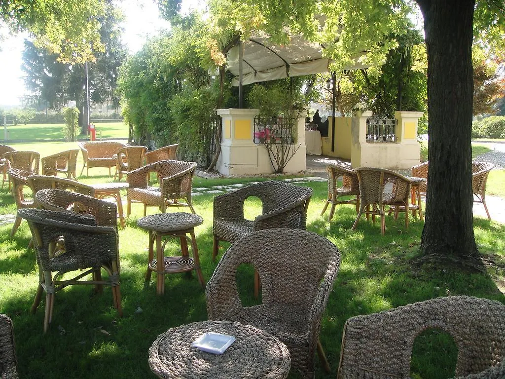 Hotel Villa Malpensa Виццола-Тичино