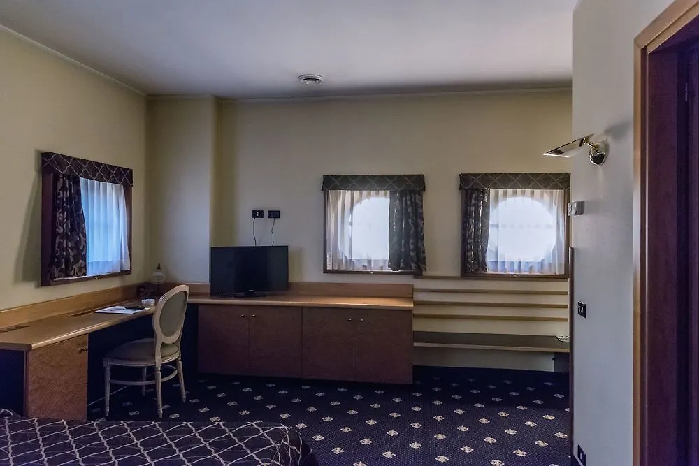 Hotel Villa Malpensa Виццола-Тичино 4*,