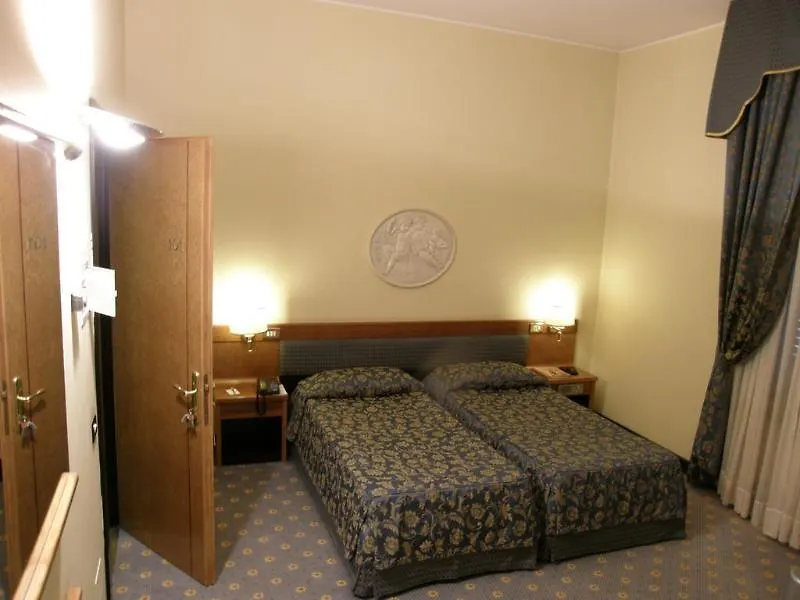 Hotel Villa Malpensa Vizzola Ticino 4*,  İtalya